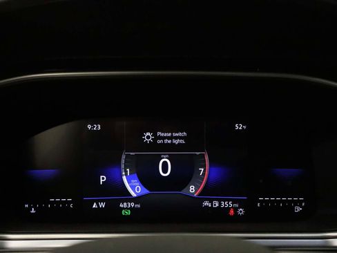 Certified 2025 Volkswagen Taos SE w/ Panoramic Sunroof Package image 7