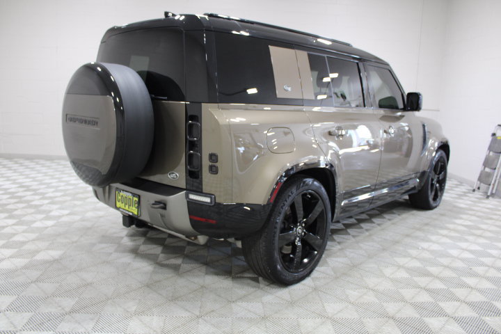 Used 2021 Land Rover Defender 110 X-Dynamic SE AWD/4WD image 12