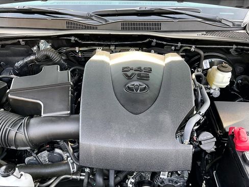 Used 2022 Toyota Tacoma TRD Sport w/ Technology Package image 10