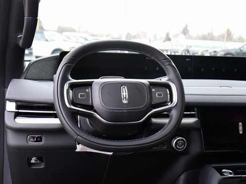 New 2026 Lincoln Navigator Reserve w/ Jet Appearance Package AWD/4WD image 12