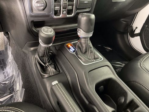 Used 2019 Jeep Wrangler Unlimited Sahara w/ Quick Order Package 24M Moab AWD/4WD image 30