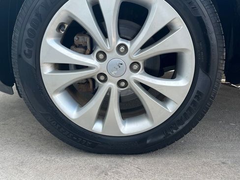 Used 2016 Kia Soul + FWD image 24