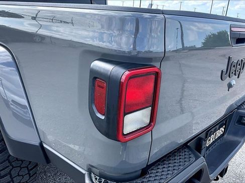 Used 2023 Jeep Gladiator Sport AWD/4WD image 42