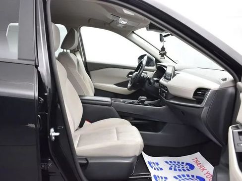 Used 2025 Nissan Rogue SV FWD image 17