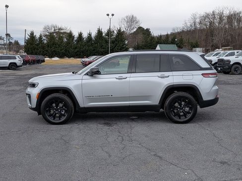 New 2026 Jeep Grand Cherokee 4WD image 8