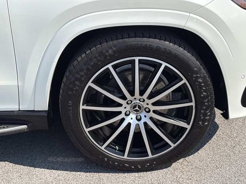 Used 2024 Mercedes-Benz GLS 450 4MATIC image 9