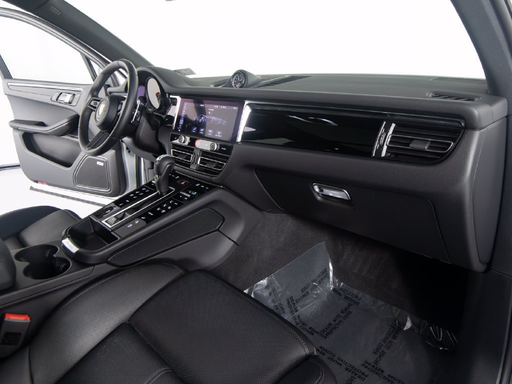 Certified 2026 Porsche Macan S AWD/4WD image 33