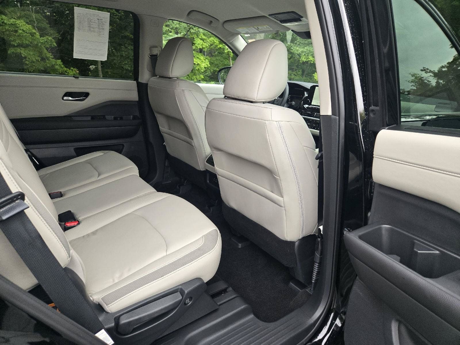 Used 2025 Nissan Pathfinder SL AWD/4WD image 27