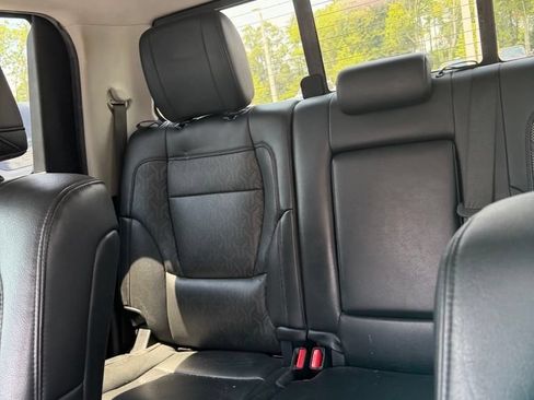 Used 2022 Toyota Tundra SR5 w/ SR5 Premium Package RWD image 11