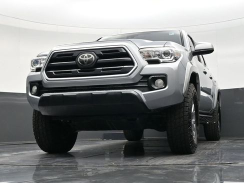 Used 2019 Toyota Tacoma SR5 w/ SR5 Appearance Package (SM) image 28