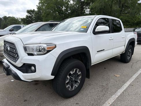Used 2019 Toyota Tacoma TRD Off-Road AWD/4WD image 2