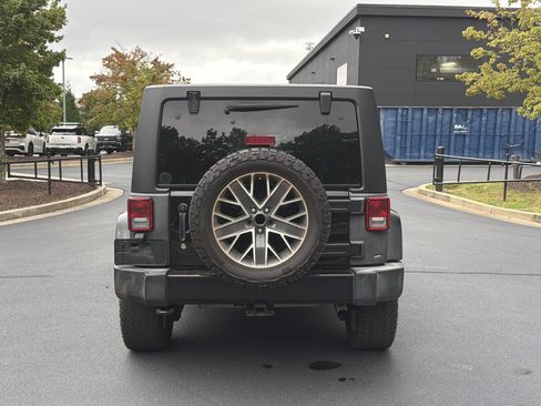 Used 2016 Jeep Wrangler Unlimited Sahara w/ Connectivity Group AWD/4WD image 13