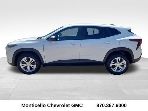 Used 2024 Chevrolet Trax LS FWD image 4