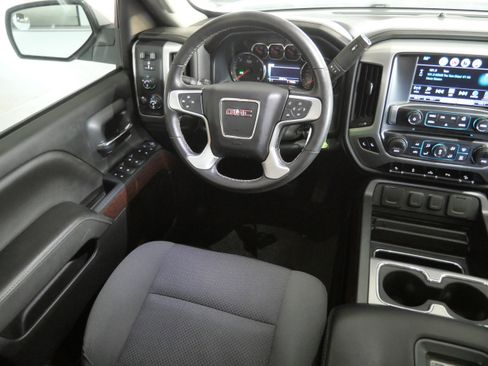 Used 2018 GMC Sierra 1500 SLE image 9