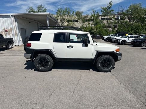 Used 2012 Toyota FJ Cruiser 4WD w/ Convenience Pkg image 4