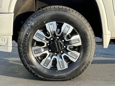 Used 2020 Chevrolet Silverado 2500 High Country image 31