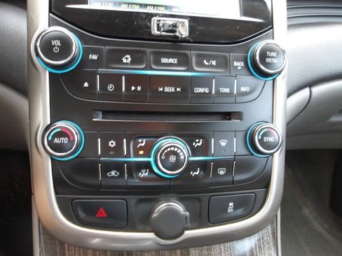 Used 2015 Chevrolet Malibu LT FWD image 18