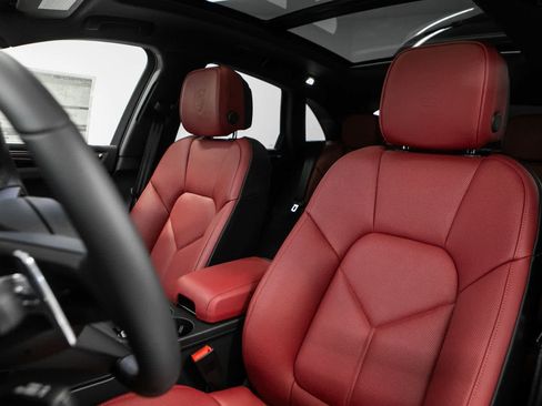 New 2026 Porsche Macan AWD/4WD image 5