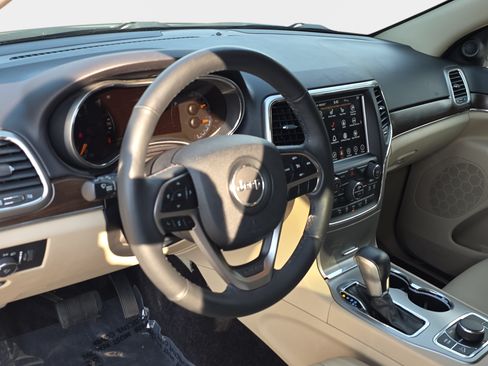 Used 2018 Jeep Grand Cherokee Limited AWD/4WD image 14