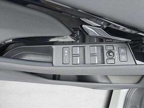 Used 2024 Land Rover Range Rover Evoque S image 25