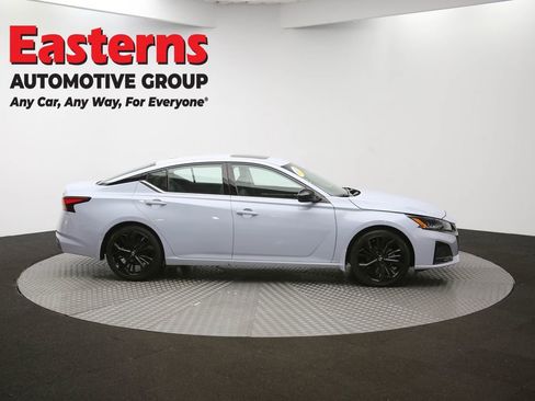 Used 2023 Nissan Altima 2.5 SR w/ SR Premium Package image 45