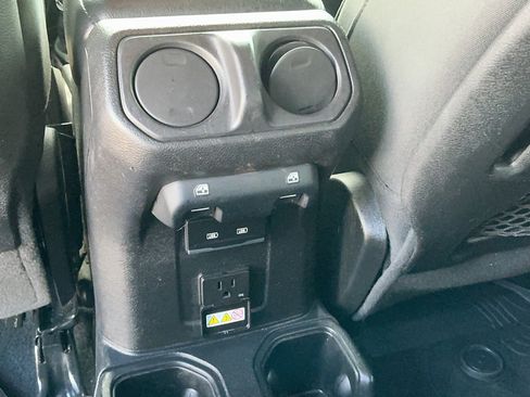 Used 2021 Jeep Wrangler Unlimited Rubicon AWD/4WD image 10