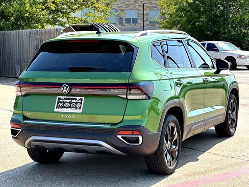 New 2025 Volkswagen Taos SE image 8