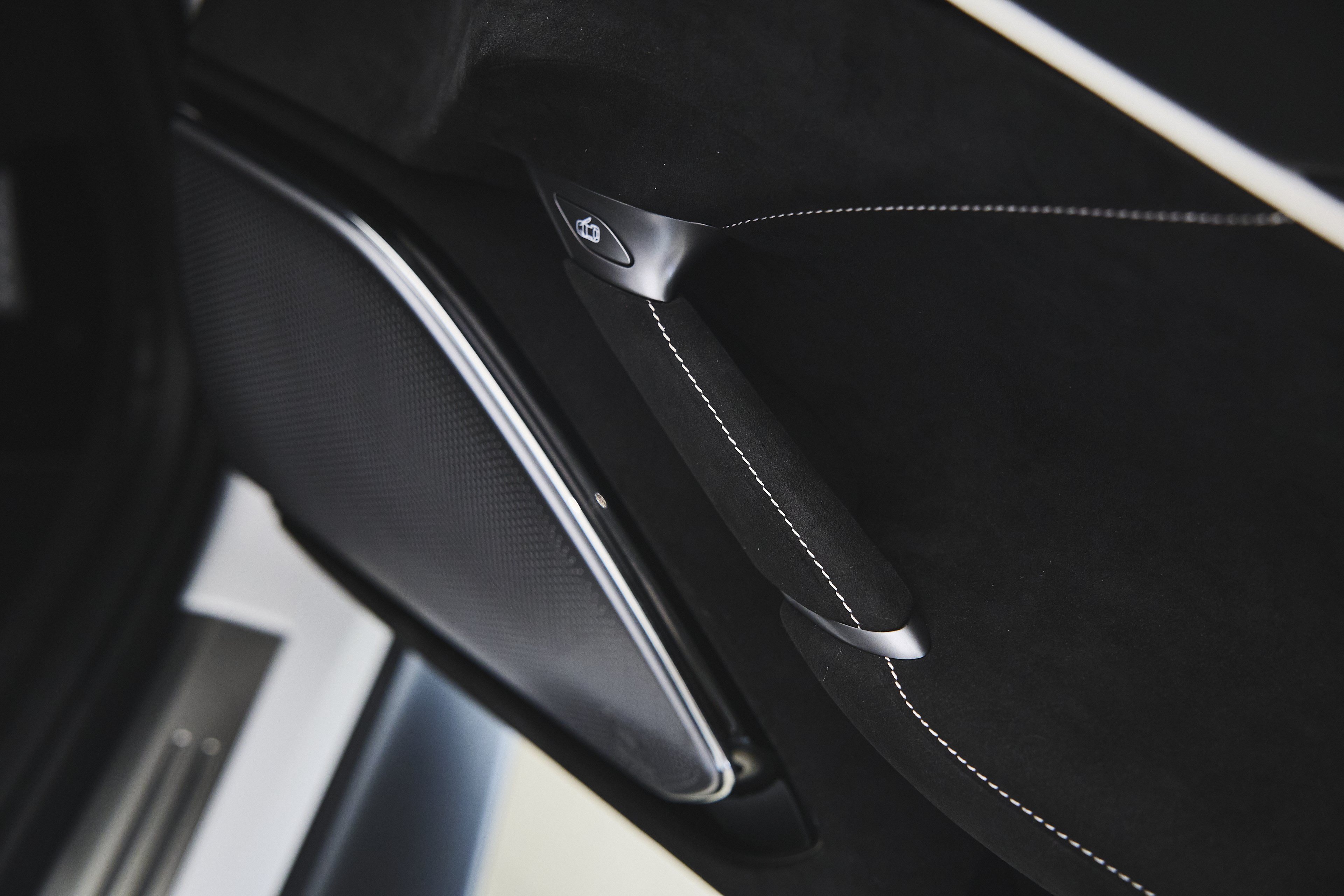 Used 2024 Ferrari Roma Spider RWD image 42