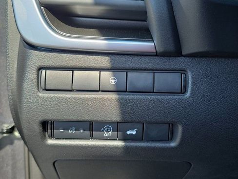 Certified 2025 Nissan Rogue SV FWD image 25