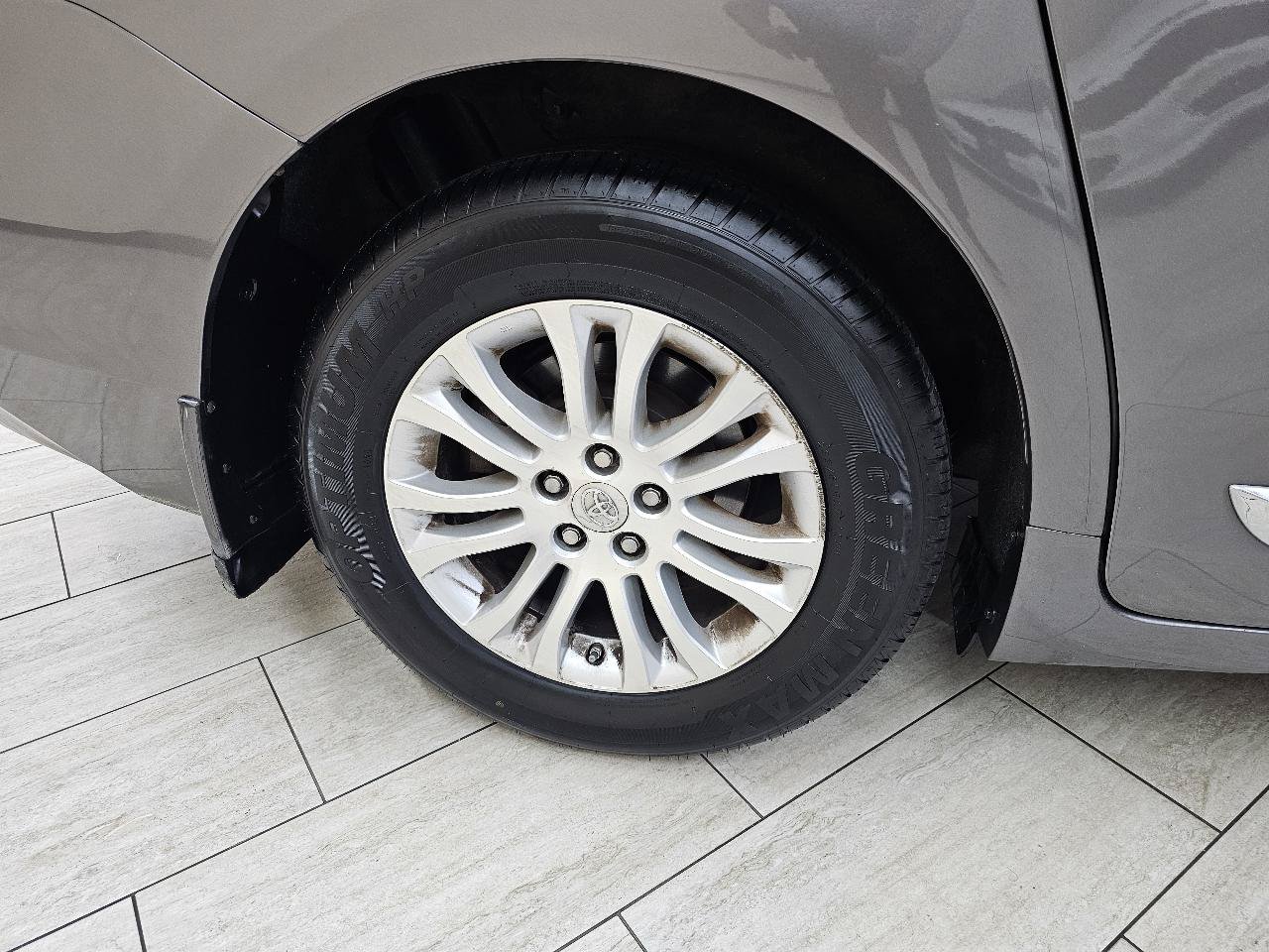 Used 2013 Toyota Sienna XLE FWD image 45