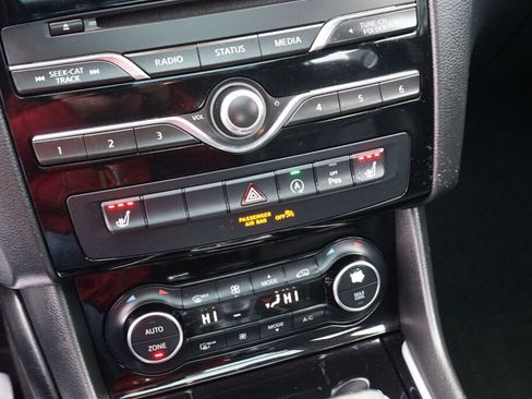 Used 2018 INFINITI QX30 Premium w/ Technology Package image 19