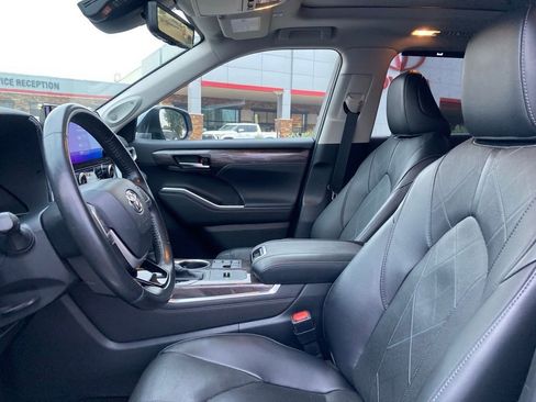 Used 2023 Toyota Highlander Platinum AWD/4WD image 10