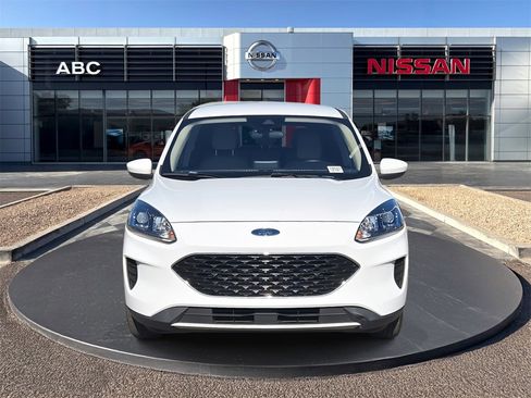 Used 2020 Ford Escape SE image 2