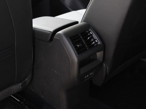 Used 2025 Volkswagen Tiguan SE FWD image 6