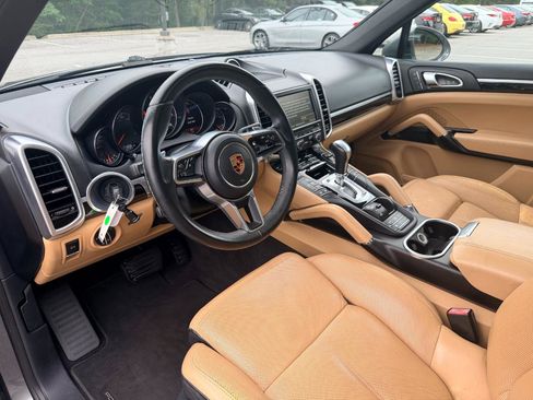 Used 2016 Porsche Cayenne AWD/4WD image 8