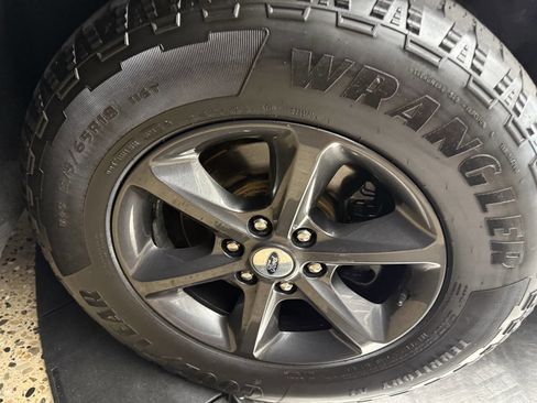 Used 2019 Ford Expedition Max XLT w/ Equipment Group 202A AWD/4WD image 33