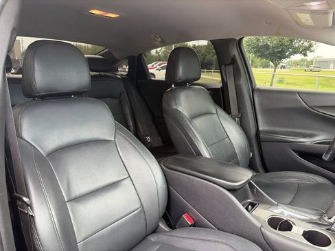 Used 2017 Chevrolet Malibu LT FWD image 26