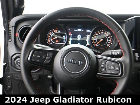Used 2024 Jeep Gladiator Rubicon image 12