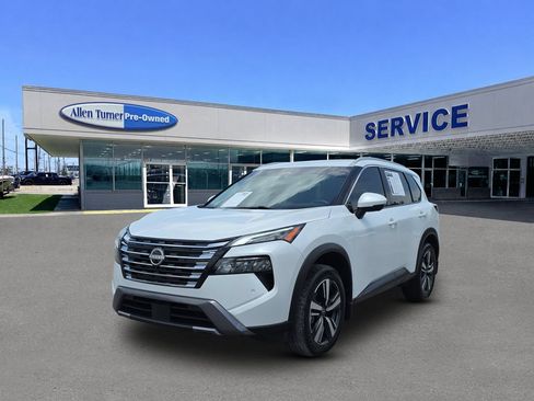 Used 2024 Nissan Rogue SL FWD image 4