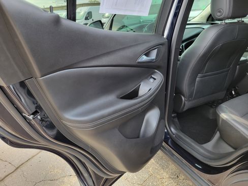 Used 2021 Buick Encore GX Preferred w/ Cold Weather Comfort Package FWD image 17
