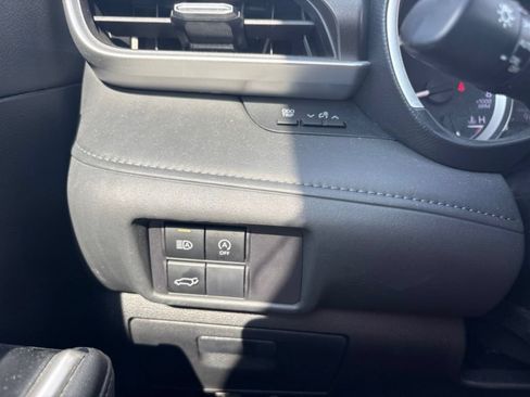 Used 2023 Toyota Highlander XLE FWD image 15