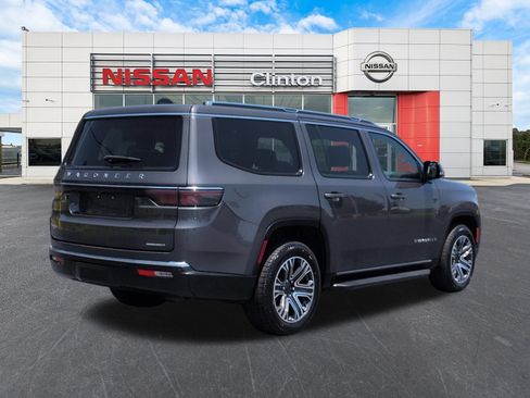 Used 2024 Jeep Wagoneer Series II AWD/4WD image 3