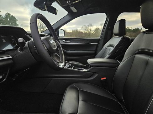 New 2025 Jeep Grand Cherokee Limited w/ Black Appearance Package image 13