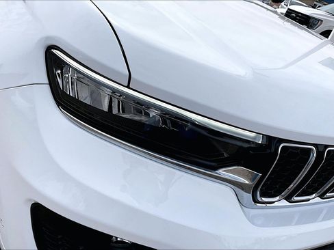 Used 2024 Jeep Grand Cherokee L Overland w/ Luxury Tech Group IV image 32