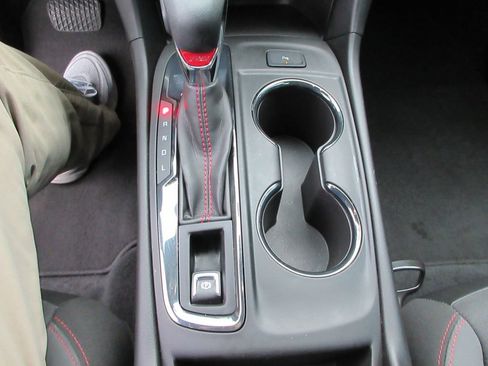 Certified 2022 Chevrolet Equinox RS w/ Infotainment Package FWD image 28