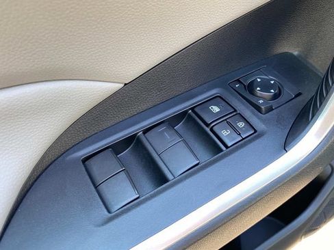 Used 2021 Toyota RAV4 XLE AWD/4WD image 13