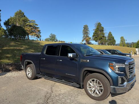 Used 2021 GMC Sierra 1500 SLT w/ SLT Premium Plus Package AWD/4WD image 4