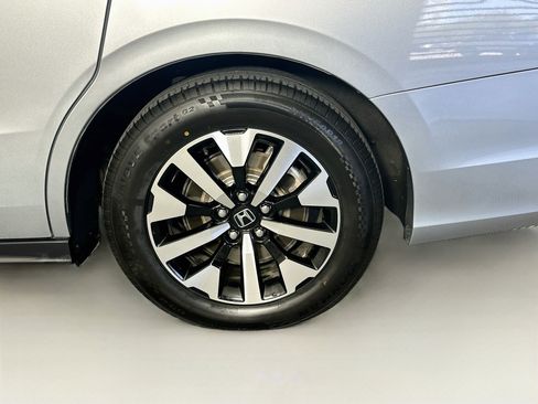 Used 2025 Honda Odyssey EX-L image 11