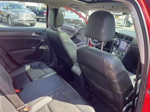 Used 2018 Volkswagen Golf SE image 20