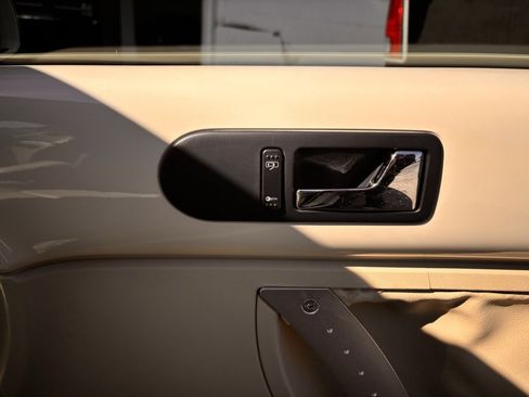 Used 2008 Volkswagen Beetle SE image 26